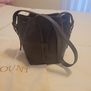 FOUNT Classic Coventry Bucket Bag in Wolf